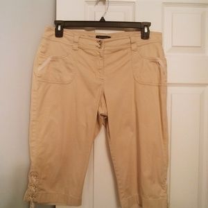 White House Black Market short Capris